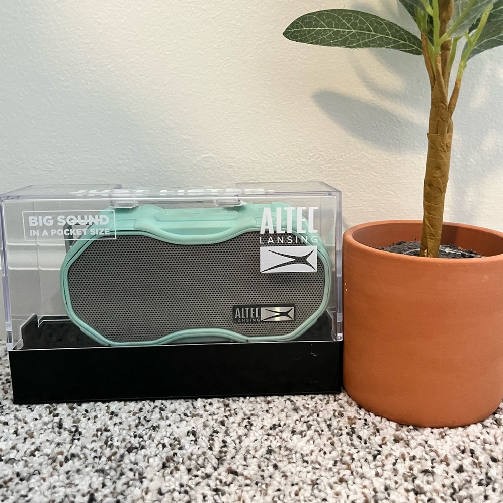 EUC - Altec Lansing Baby Boom XL - Waterproof Bluetooth Speaker, mint